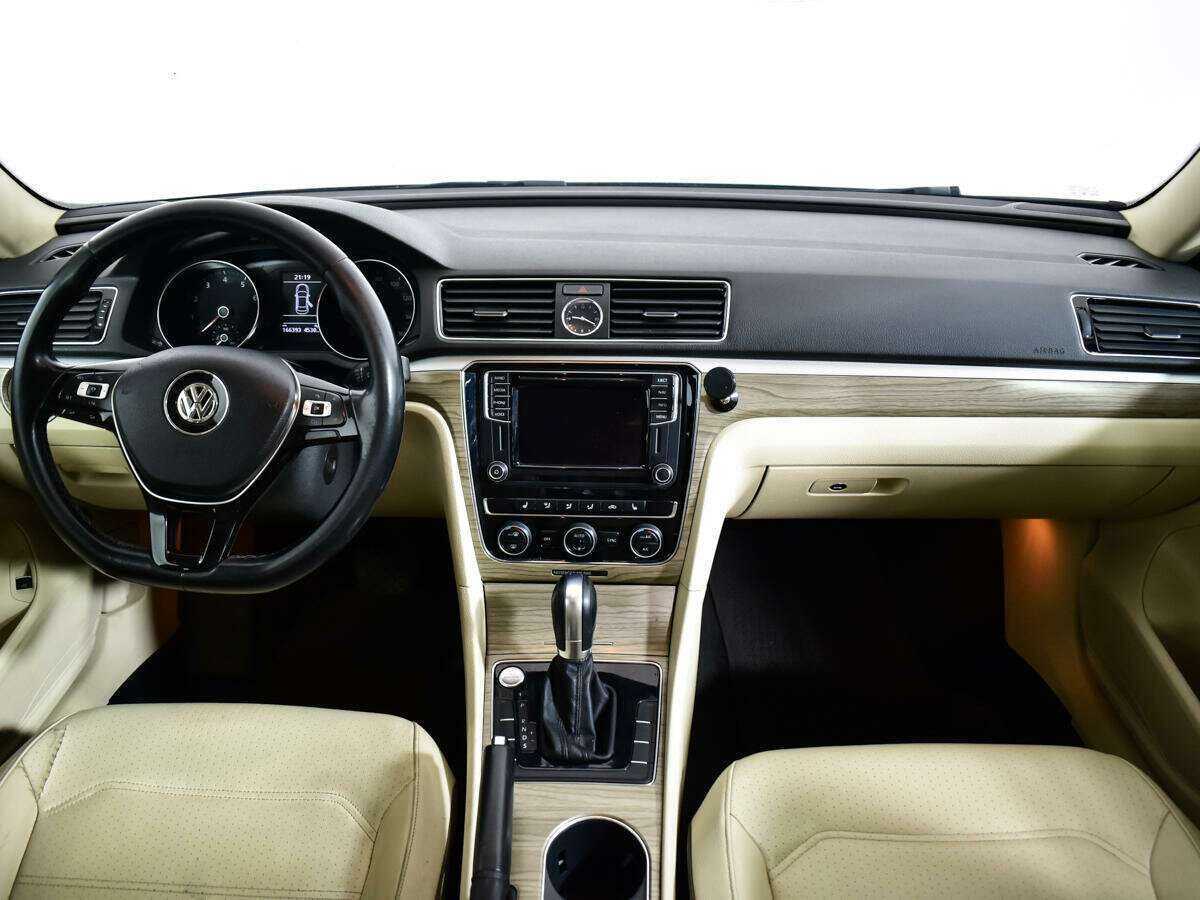 Купить Volkswagen Passat с пробегом. Фото: #11