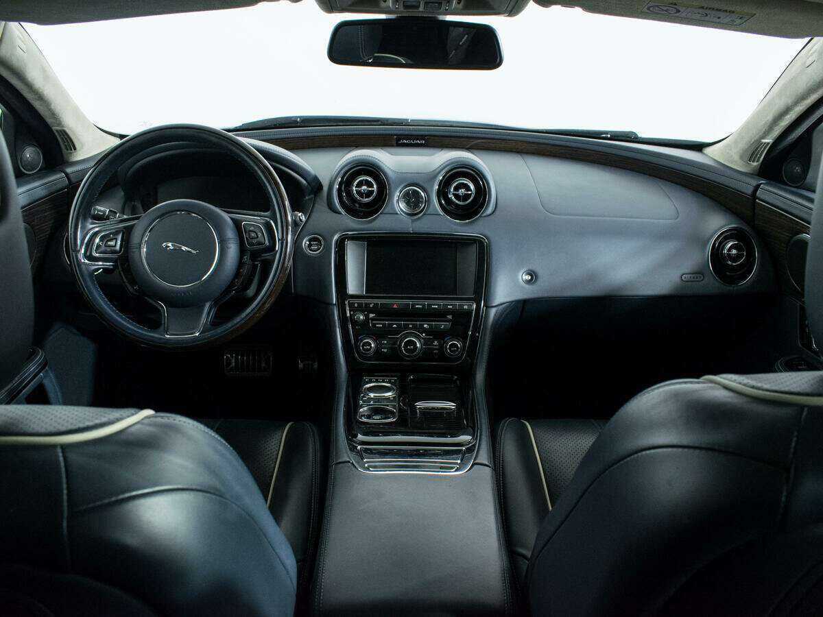 Купить Jaguar XJ с пробегом. Фото: #11