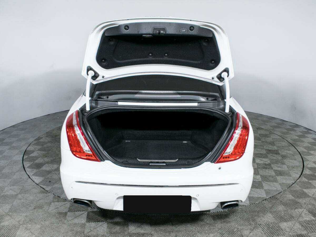 Купить Jaguar XJ с пробегом. Фото: #22