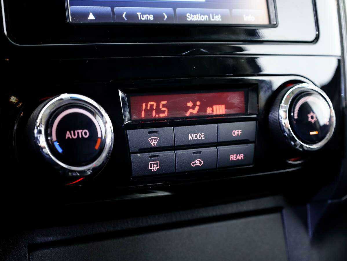 Купить Mitsubishi Pajero с пробегом. Фото: #15