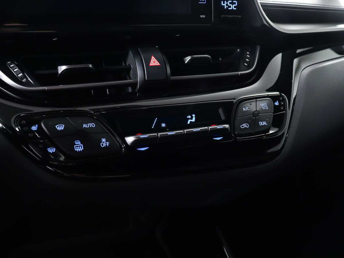 Купить Toyota C-HR с пробегом. Фото: #12