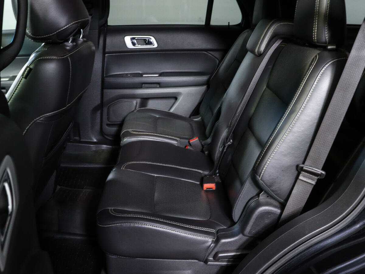 Купить Ford Explorer с пробегом. Фото: #8