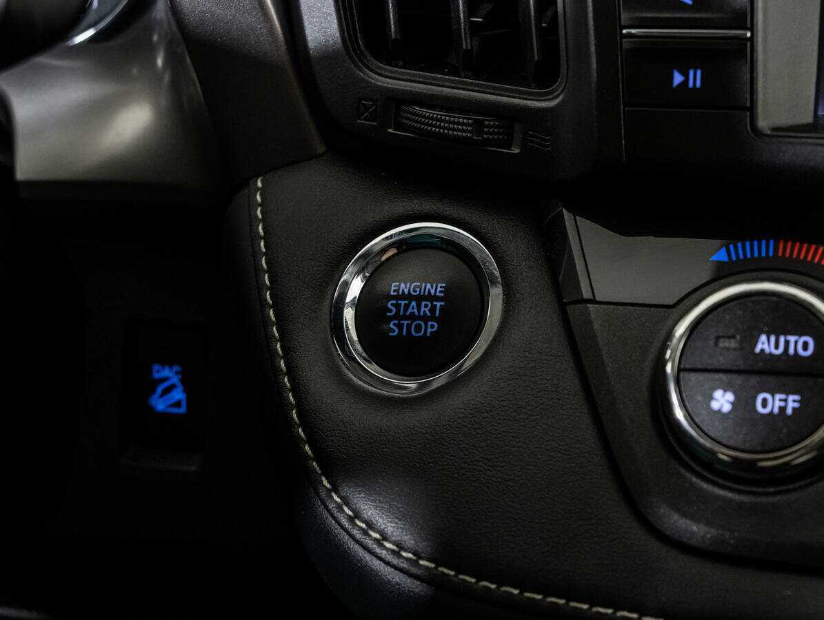 Купить Toyota RAV4 с пробегом. Фото: #17