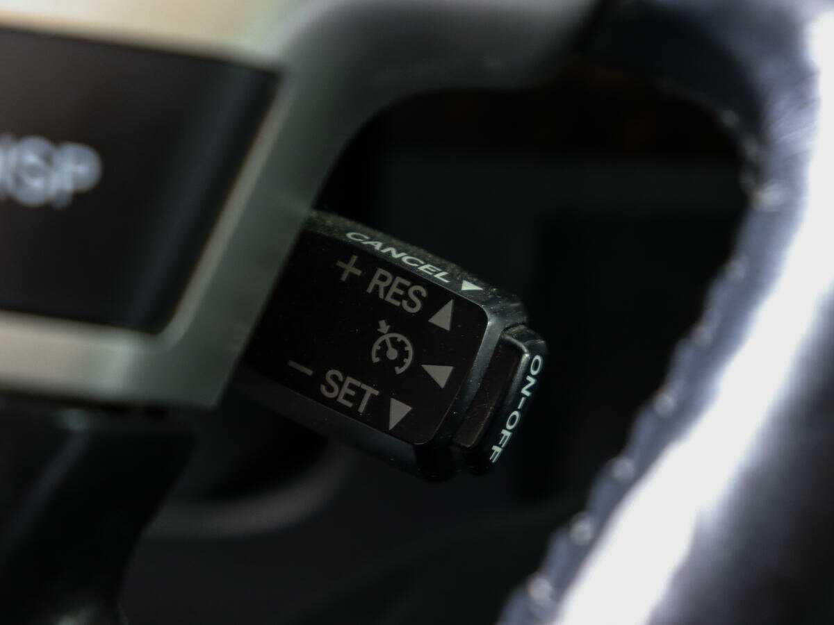 Купить Toyota Land Cruiser с пробегом. Фото: #23