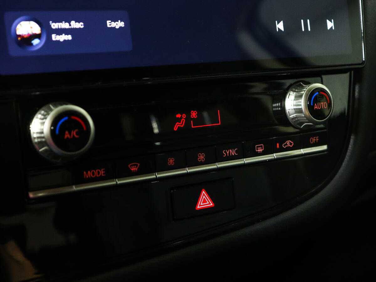 Купить Mitsubishi Outlander с пробегом. Фото: #13