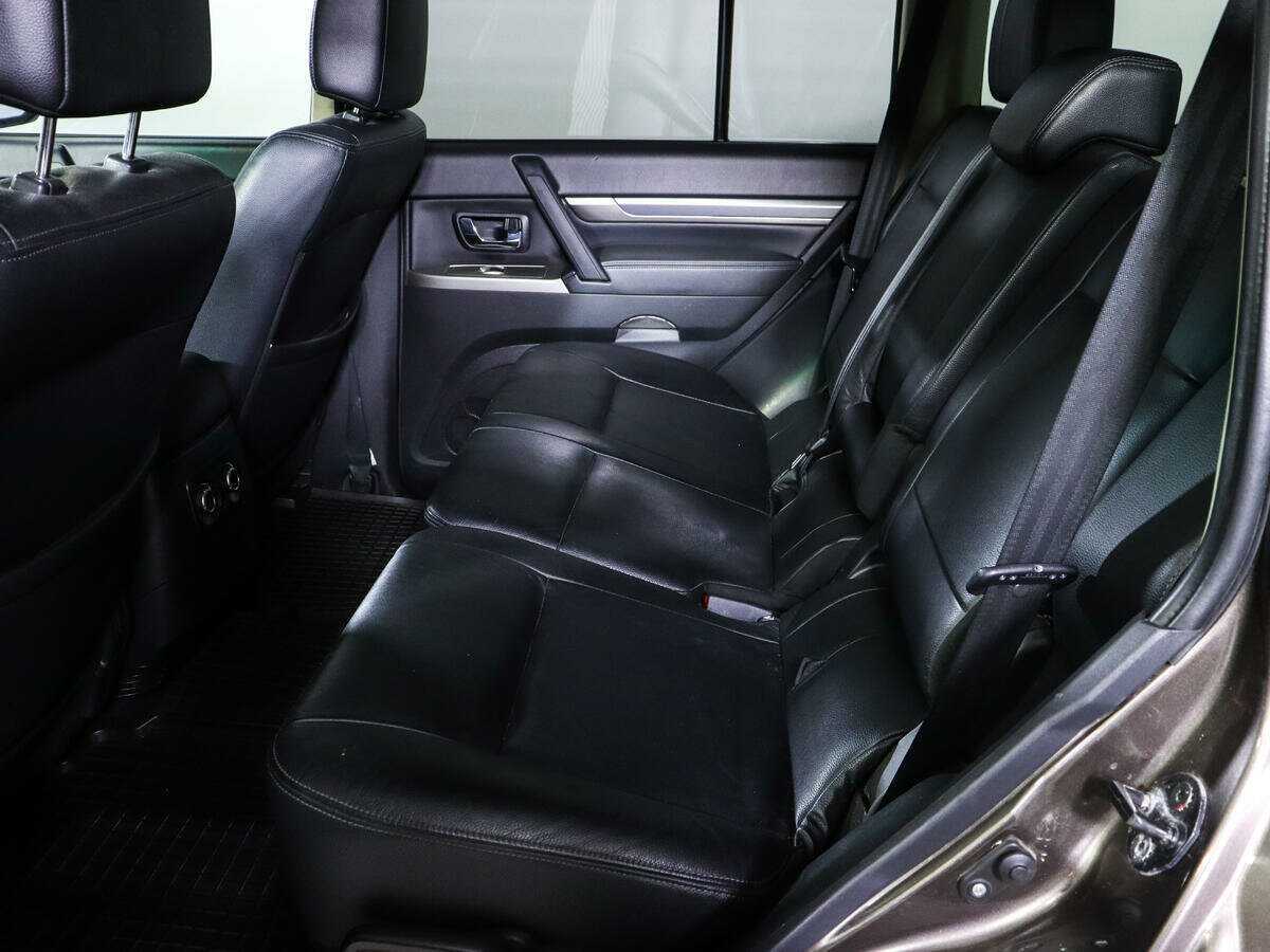 Купить Mitsubishi Pajero с пробегом. Фото: #7