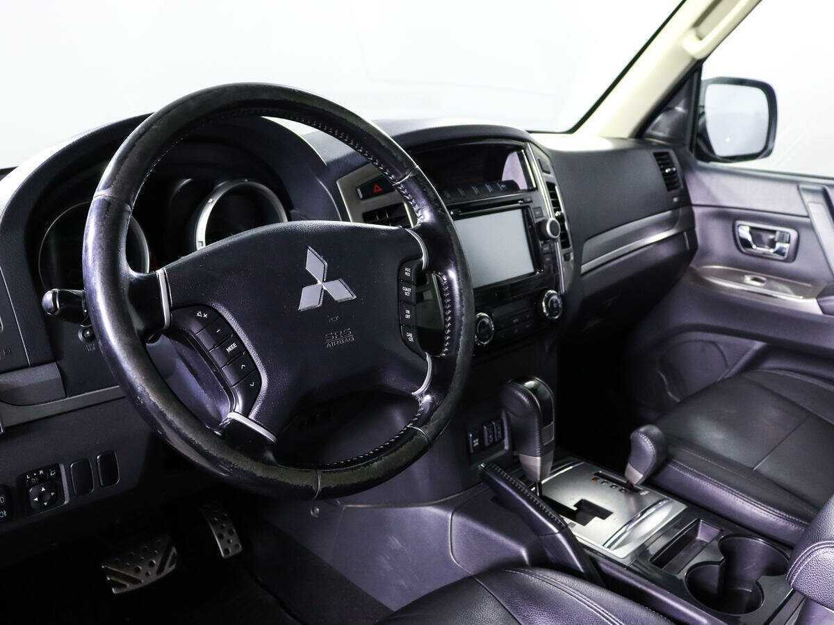 Купить Mitsubishi Pajero с пробегом. Фото: #11
