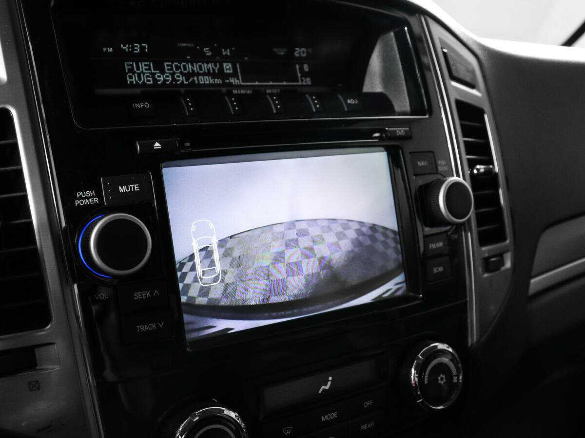 Купить Mitsubishi Pajero с пробегом. Фото: #12