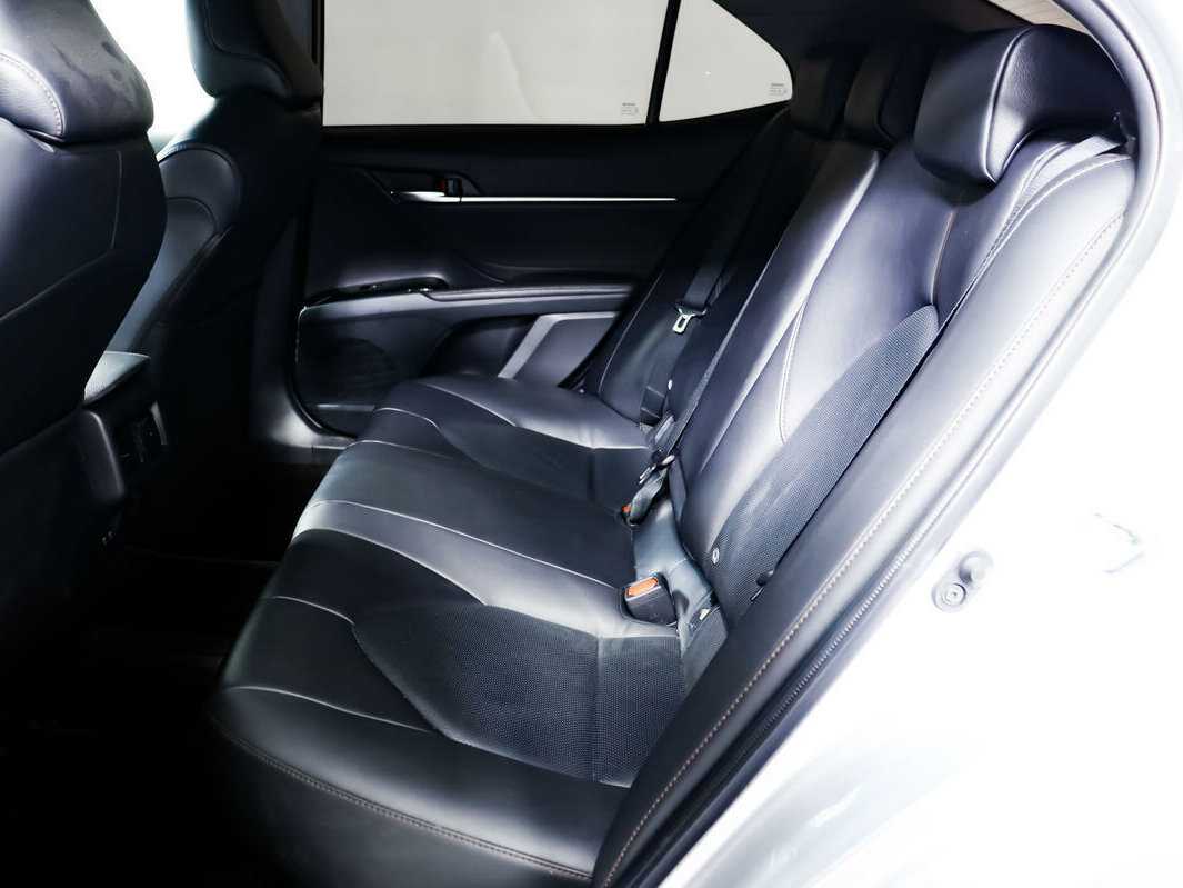 Купить Toyota Camry с пробегом. Фото: #11