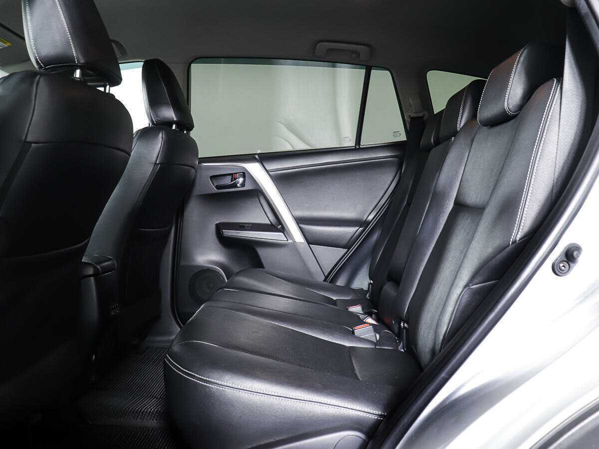 Купить Toyota RAV4 с пробегом. Фото: #11