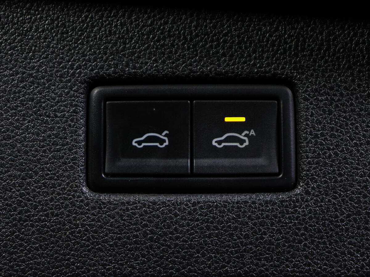 Купить Volkswagen Tiguan с пробегом. Фото: #17