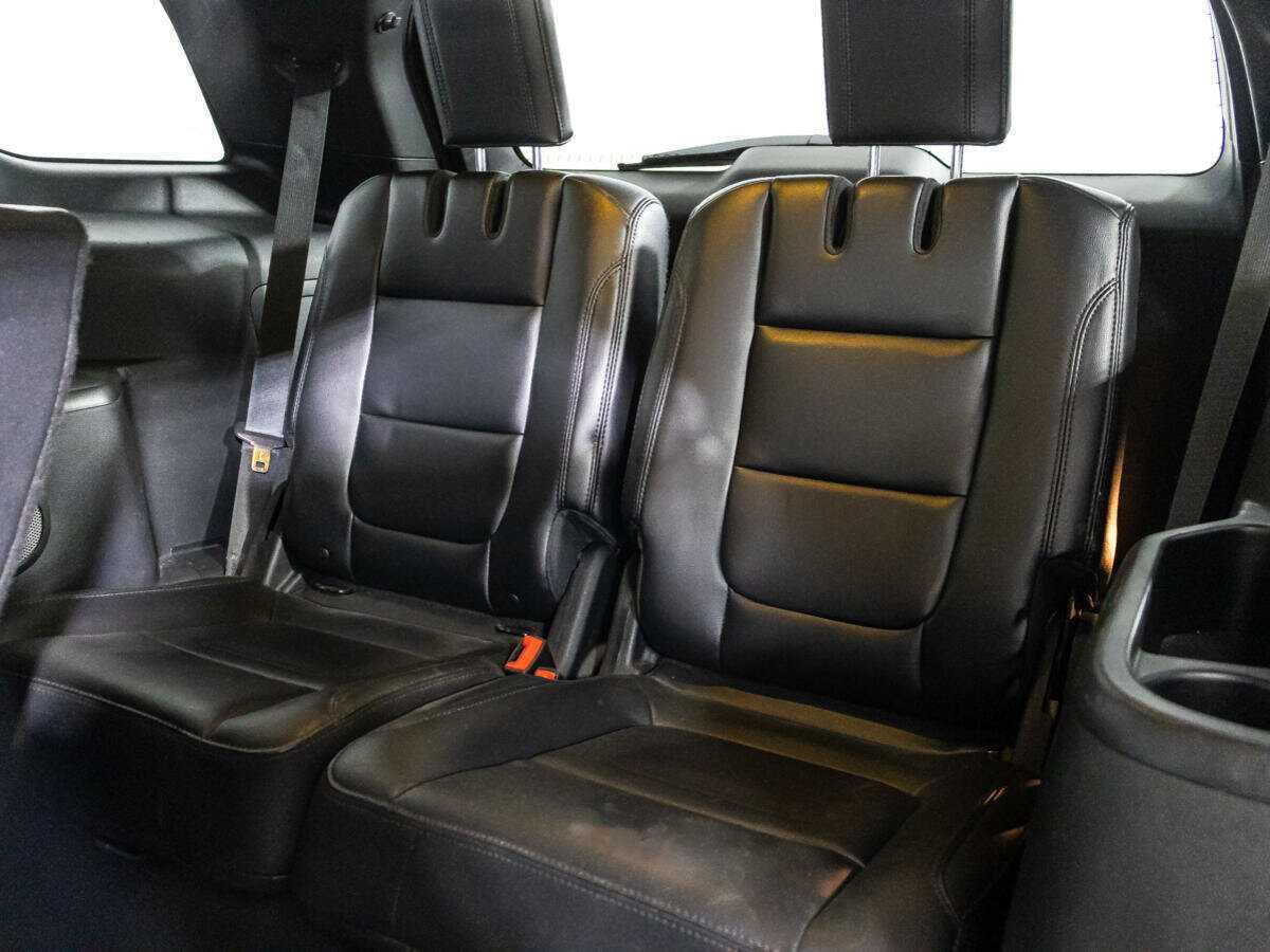 Купить Ford Explorer с пробегом. Фото: #14