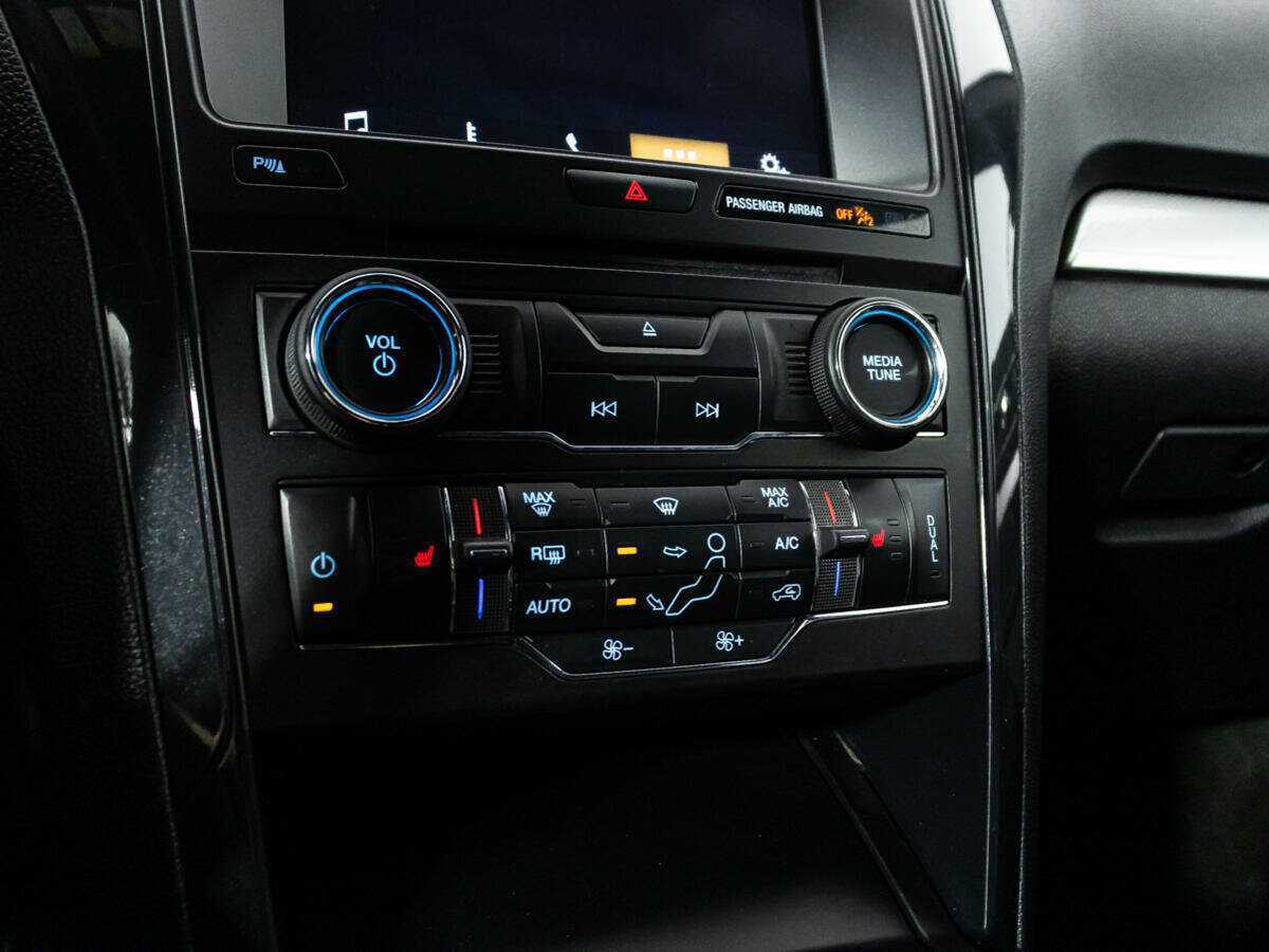 Купить Ford Explorer с пробегом. Фото: #16