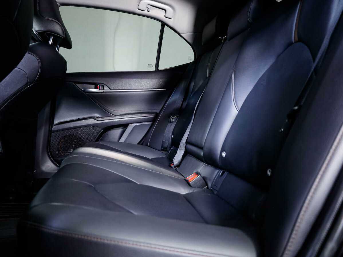 Купить Toyota Camry с пробегом. Фото: #11