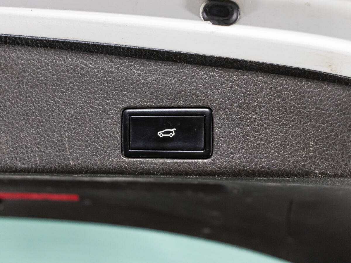 Купить Volkswagen Touareg с пробегом. Фото: #12