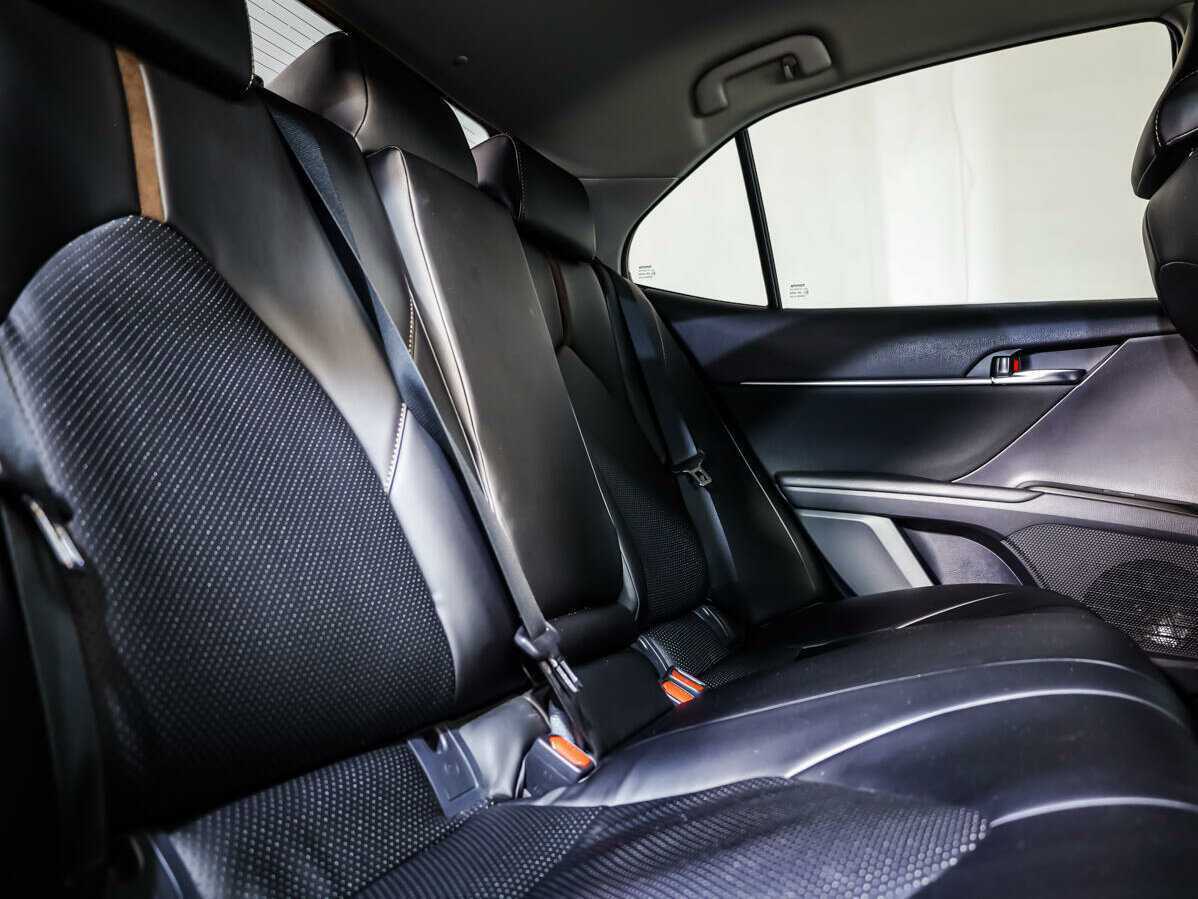 Купить Toyota Camry с пробегом. Фото: #11