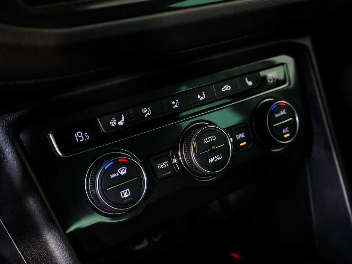 Купить Volkswagen Tiguan с пробегом. Фото: #12