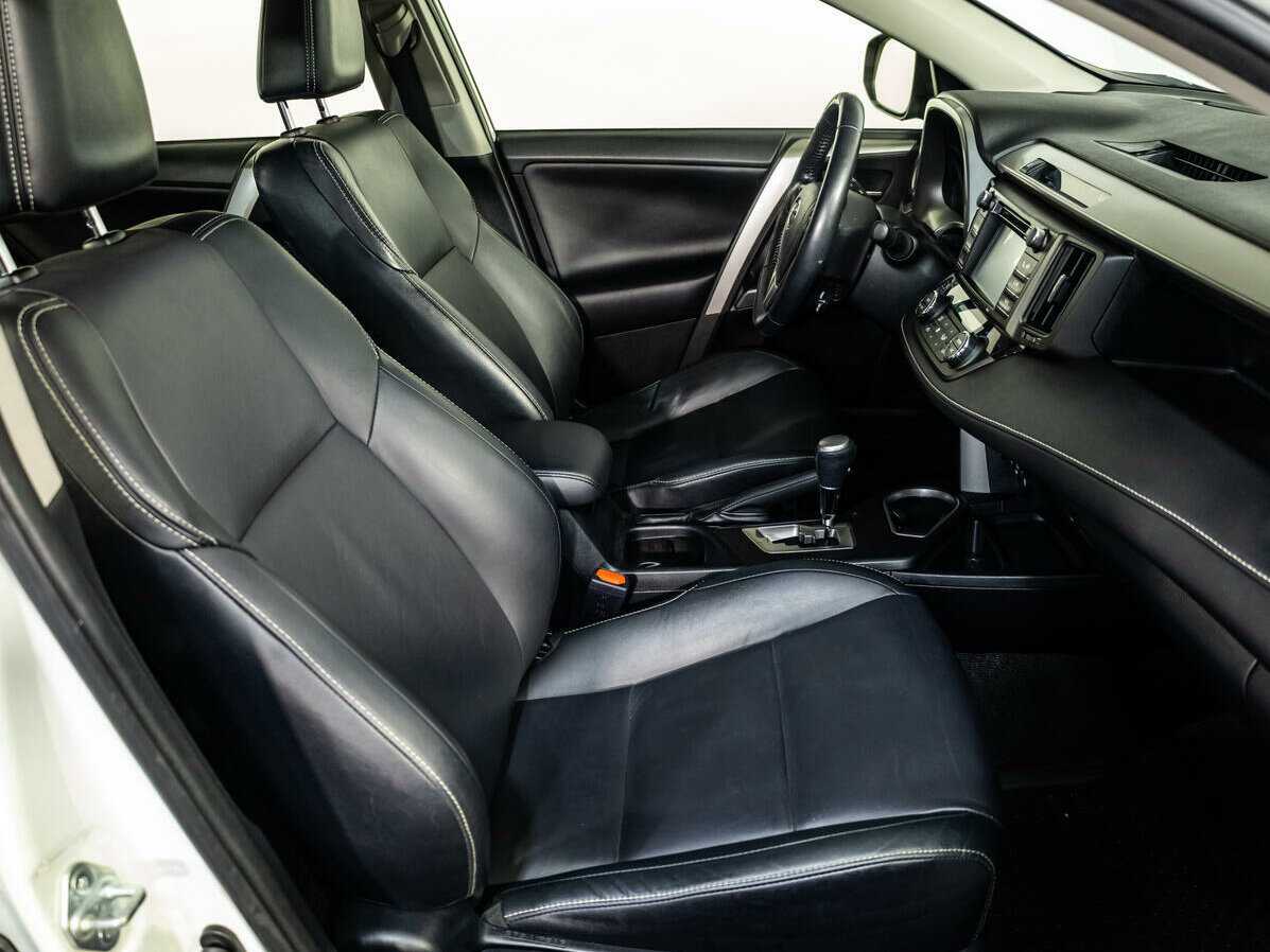 Купить Toyota RAV4 с пробегом. Фото: #8