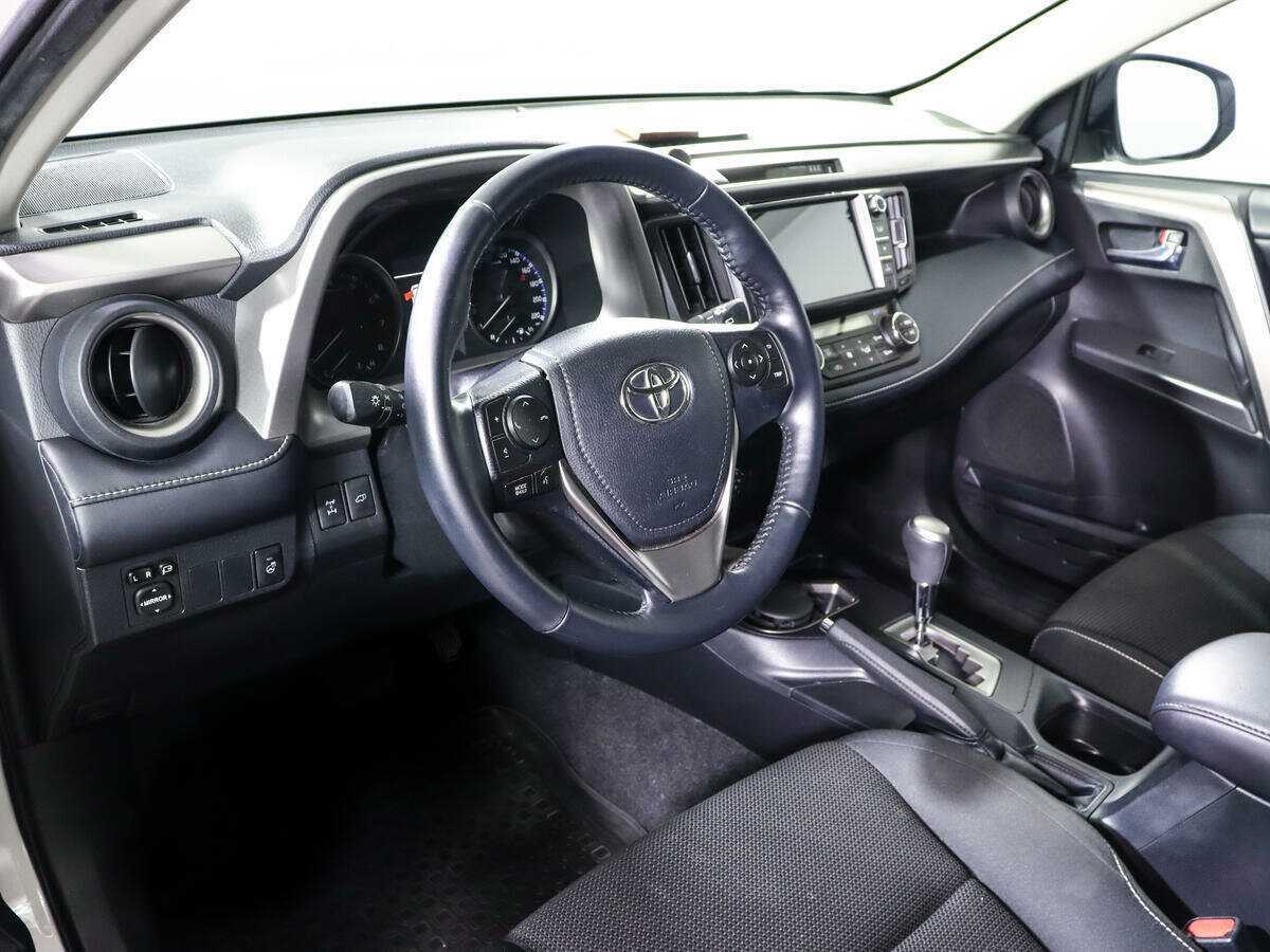 Купить Toyota RAV4 с пробегом. Фото: #11