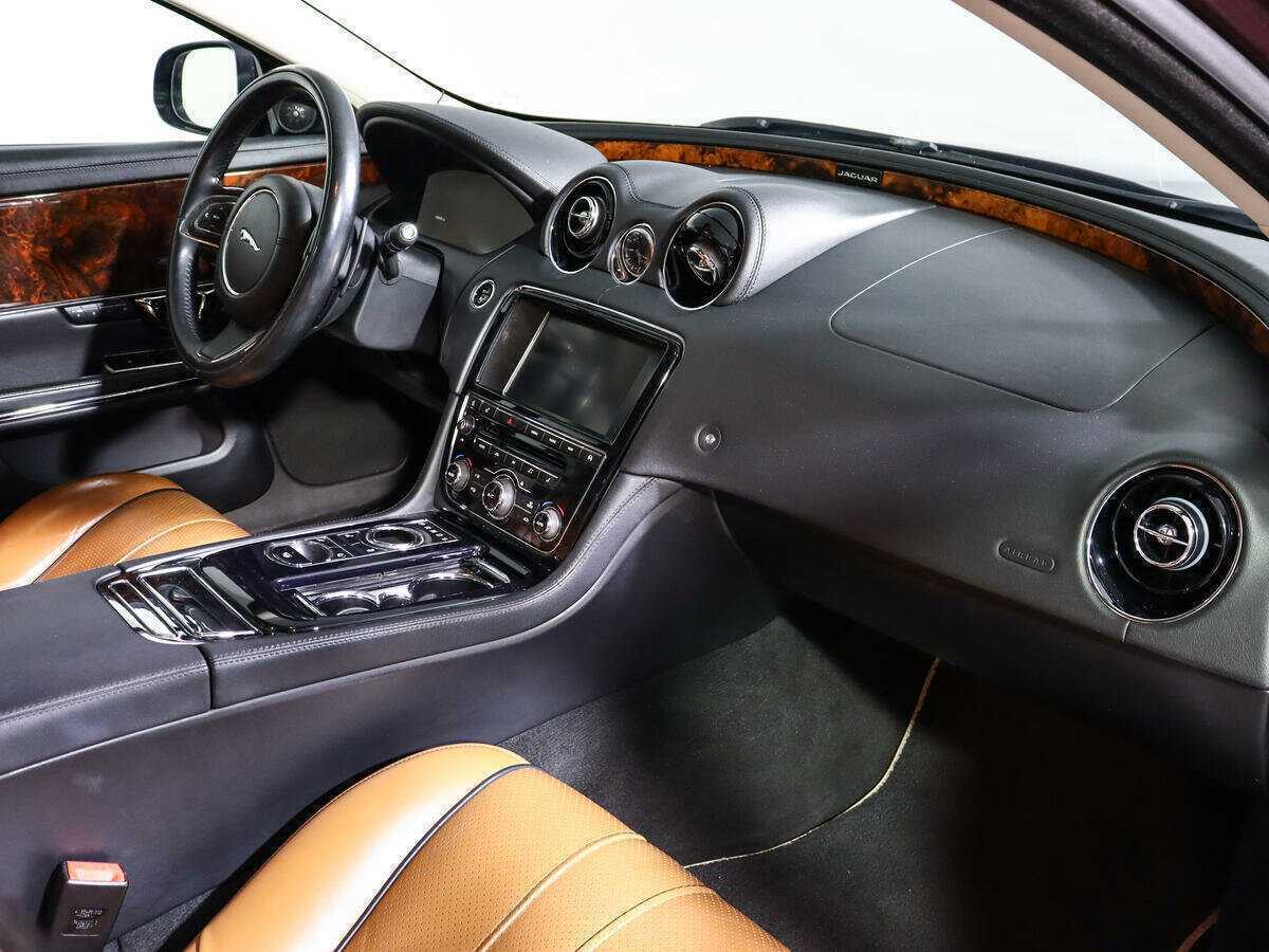 Купить Jaguar XJ с пробегом. Фото: #9