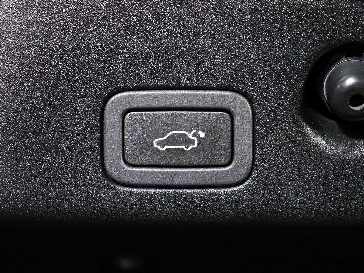 Купить Jaguar XJ с пробегом. Фото: #18