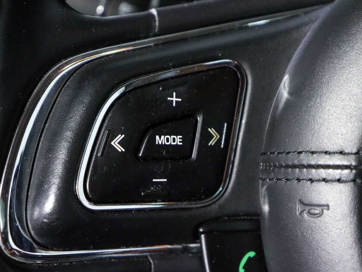 Купить Jaguar XJ с пробегом. Фото: #24