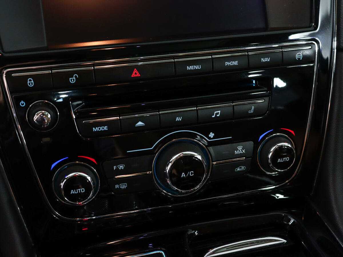 Купить Jaguar XJ с пробегом. Фото: #29