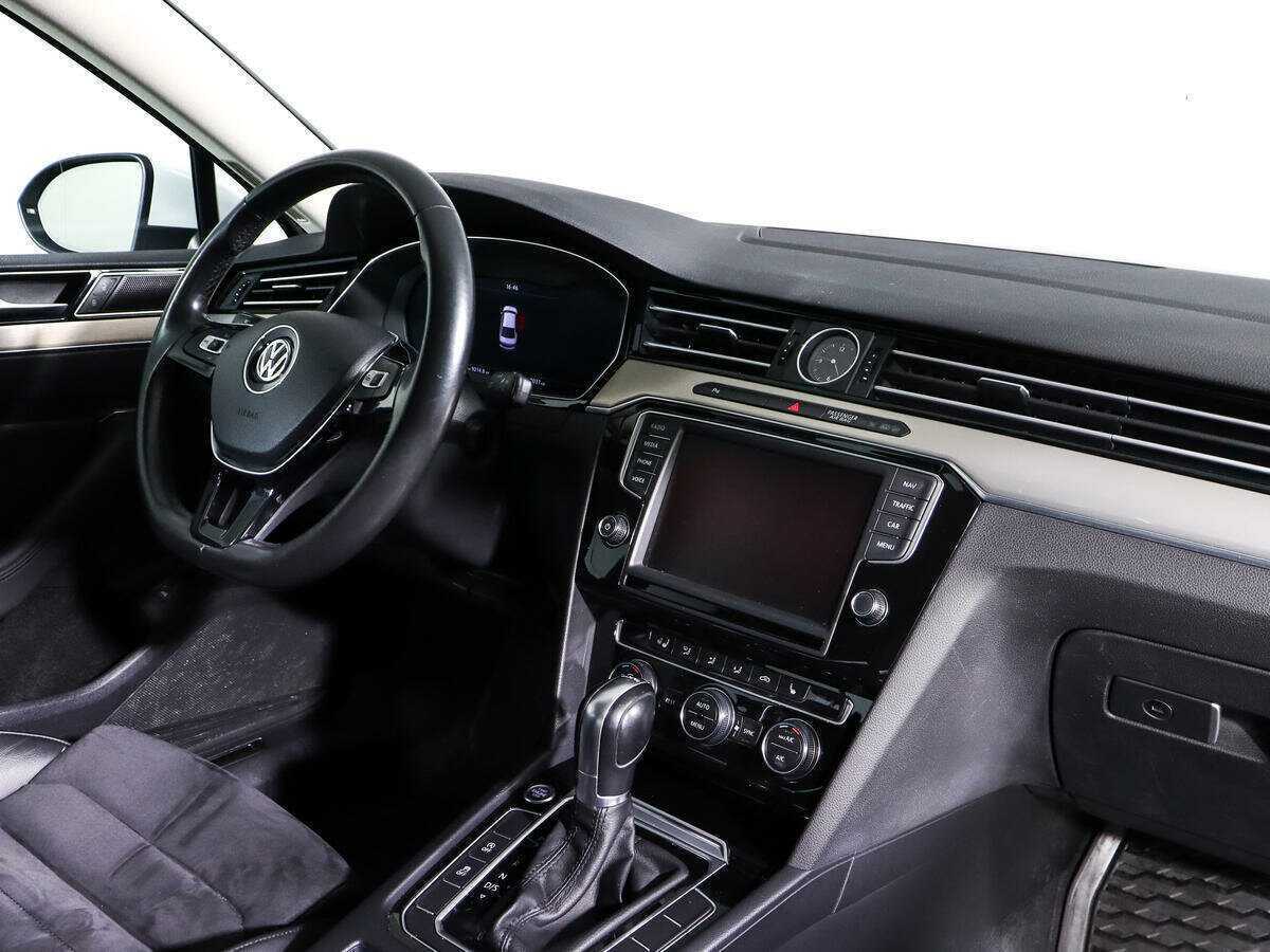 Купить Volkswagen Passat с пробегом. Фото: #6