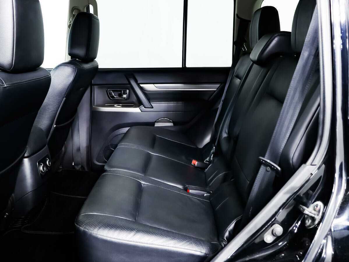 Купить Mitsubishi Pajero с пробегом. Фото: #11