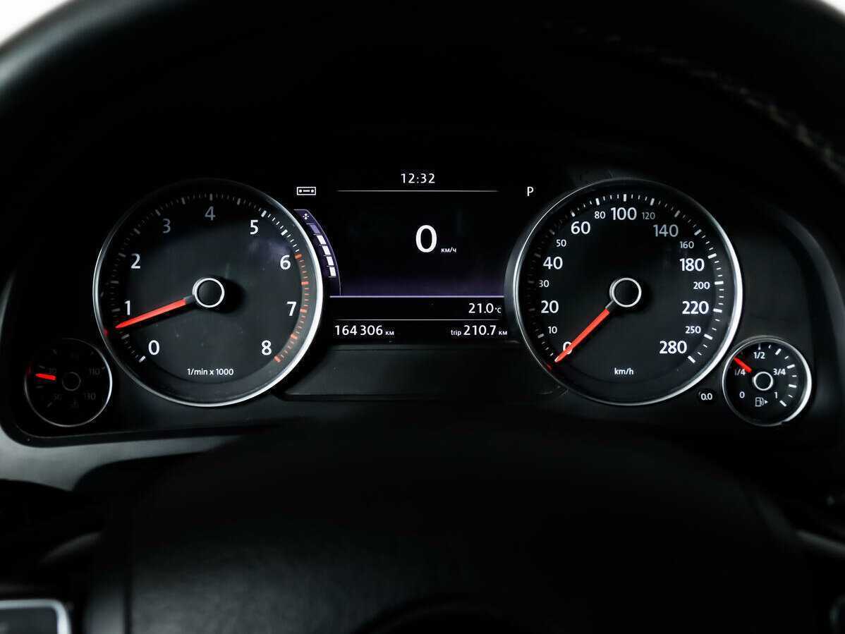 Купить Volkswagen Touareg с пробегом. Фото: #9