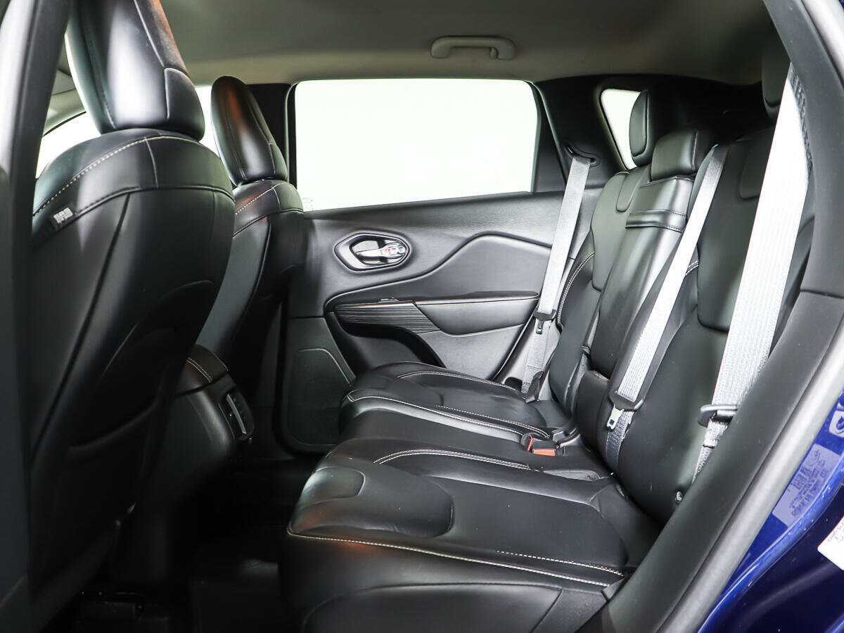 Купить Jeep Cherokee с пробегом. Фото: #11