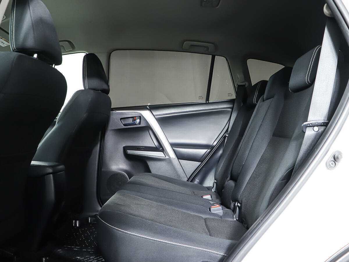 Купить Toyota RAV4 с пробегом. Фото: #9