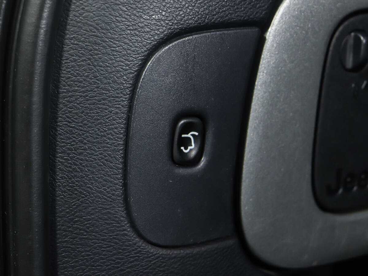 Купить Jeep Cherokee с пробегом. Фото: #14