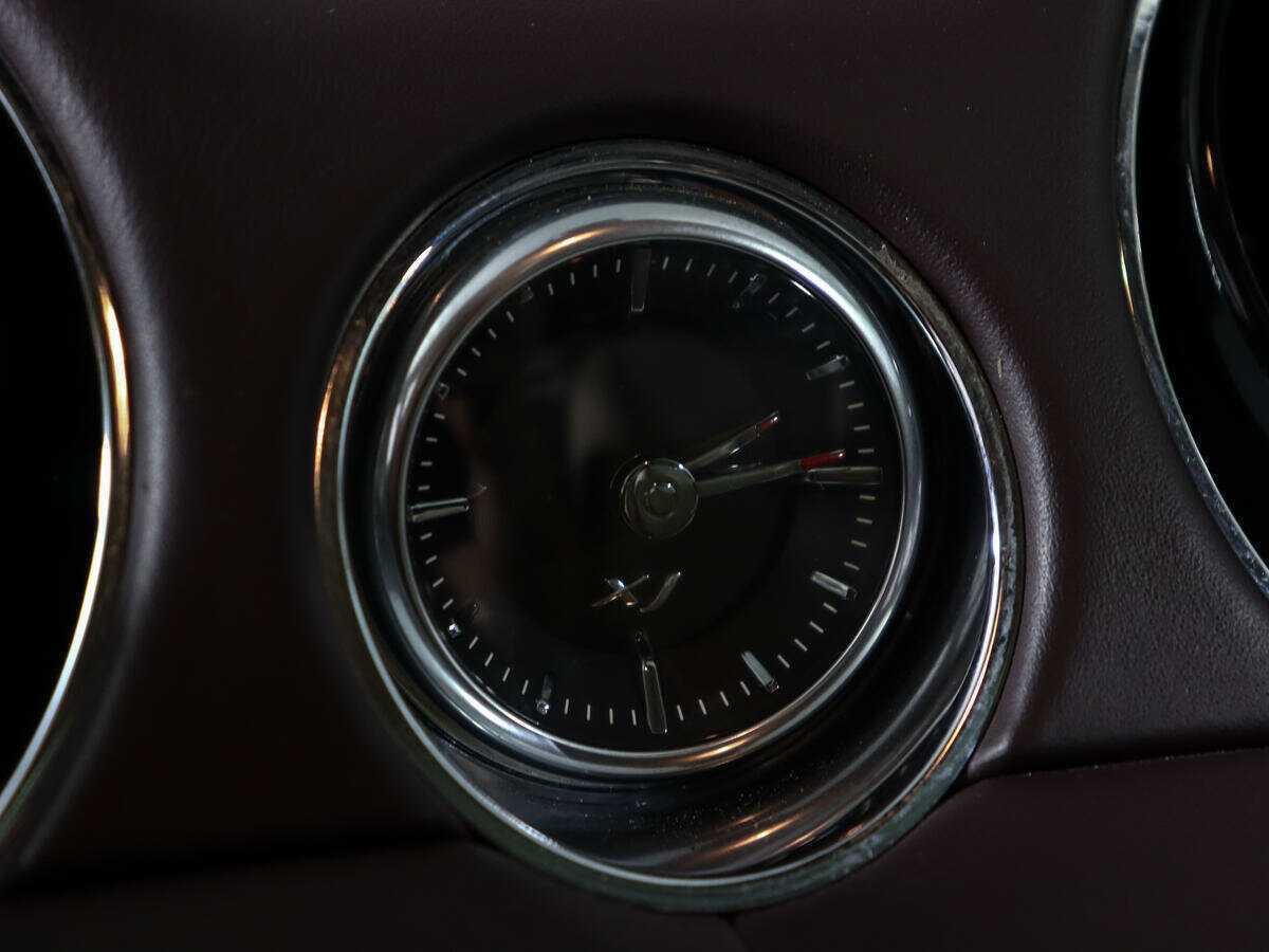 Купить Jaguar XJ с пробегом. Фото: #33