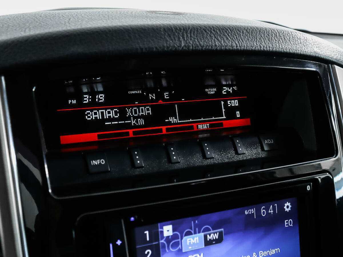 Купить Mitsubishi Pajero с пробегом. Фото: #14