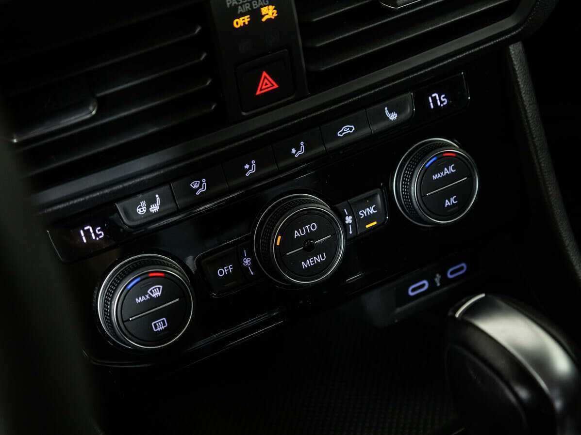 Купить Volkswagen Jetta с пробегом. Фото: #15