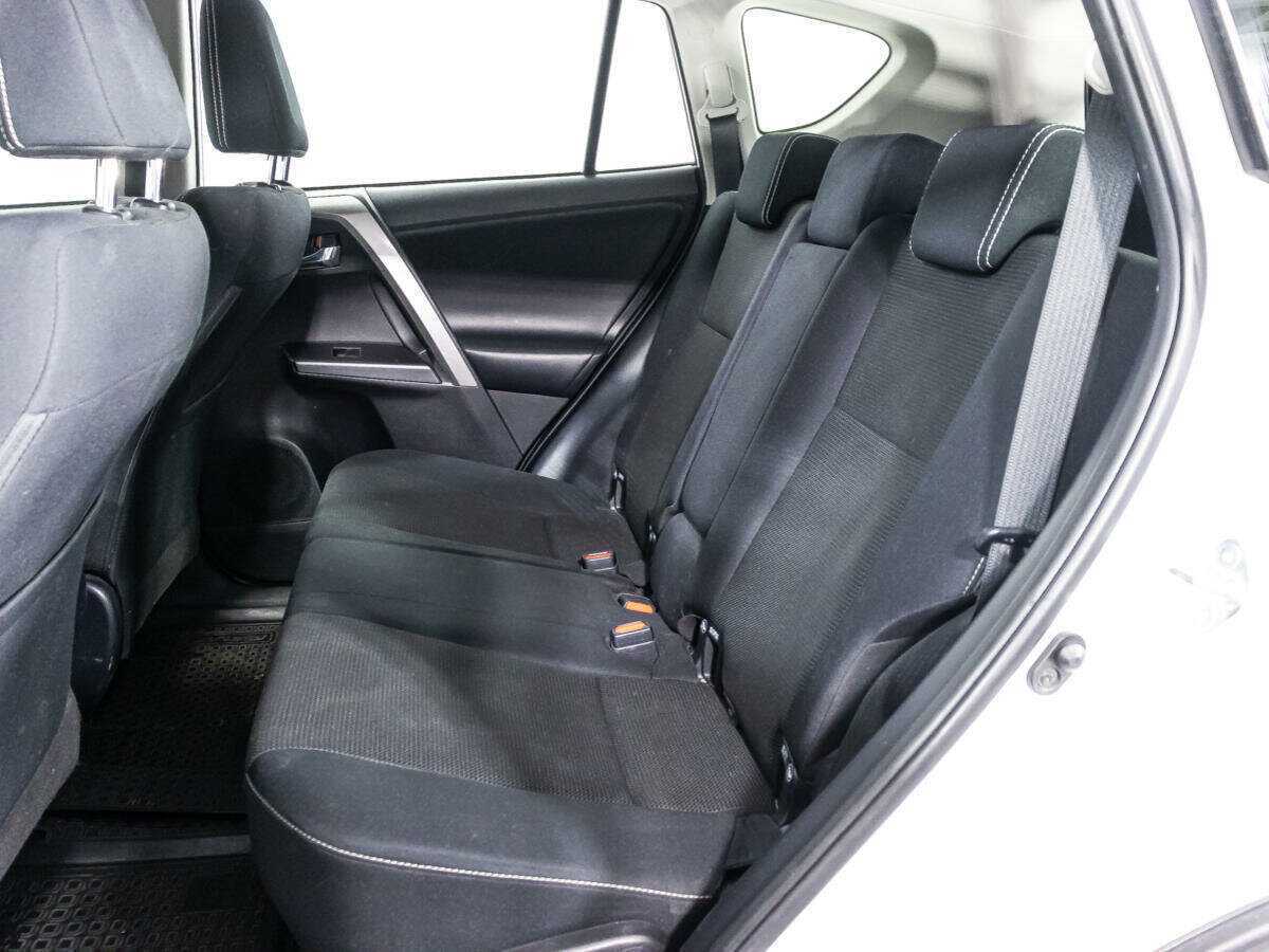 Купить Toyota RAV4 с пробегом. Фото: #9