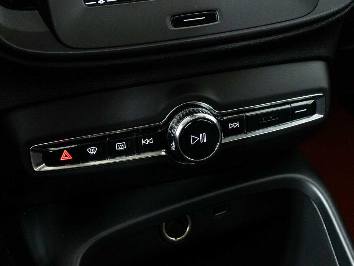 Купить Volvo XC40 с пробегом. Фото: #17