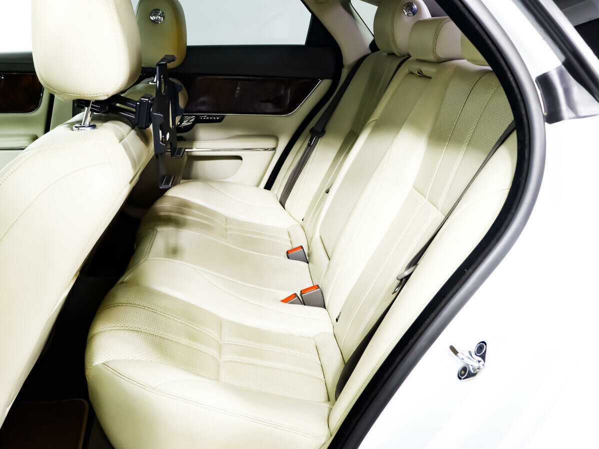 Купить Jaguar XJ с пробегом. Фото: #10