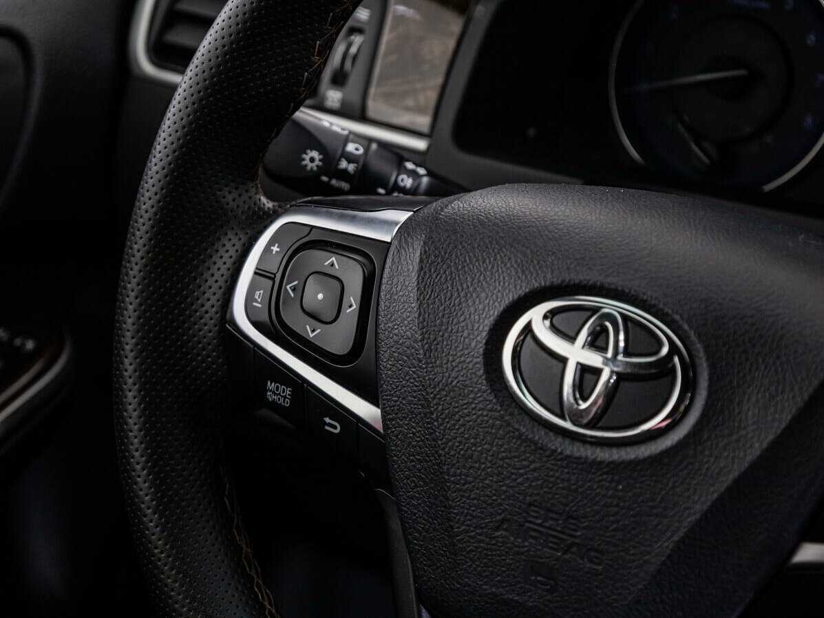 Купить Toyota Camry с пробегом. Фото: #18