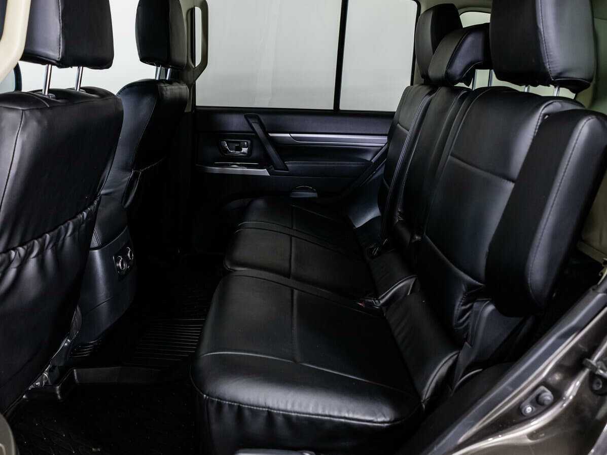 Купить Mitsubishi Pajero с пробегом. Фото: #8