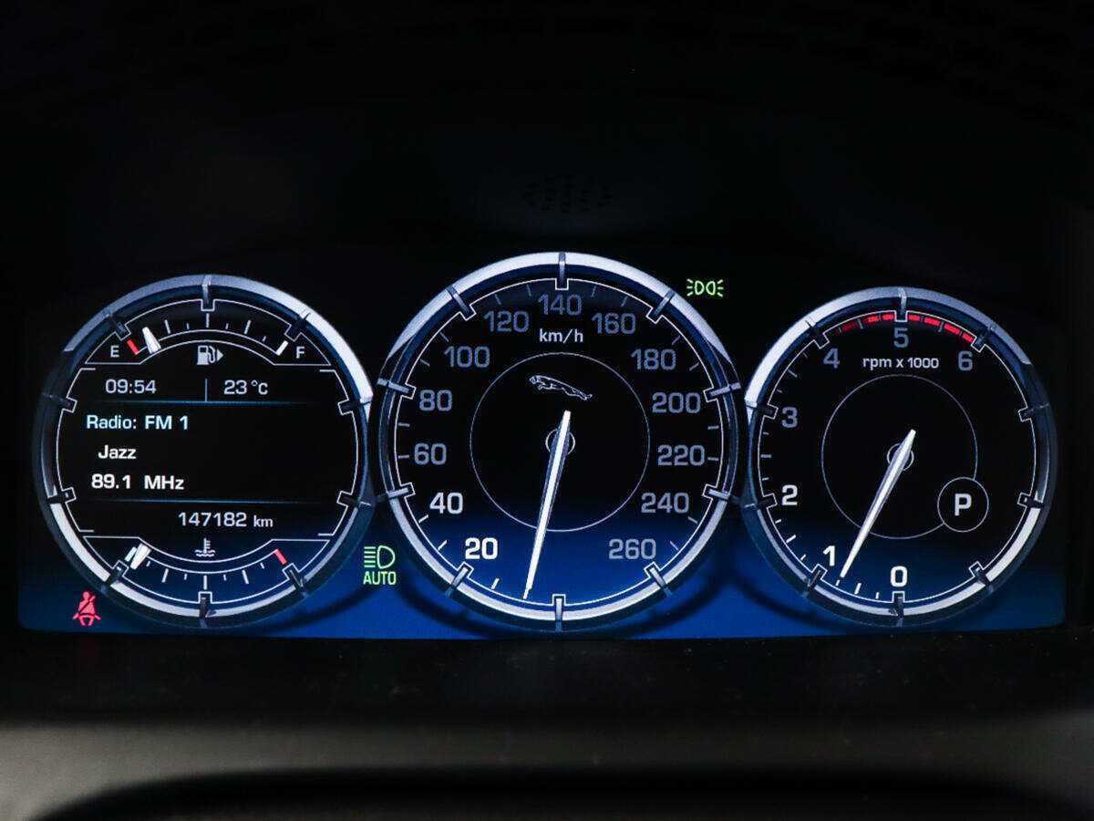 Купить Jaguar XJ с пробегом. Фото: #8