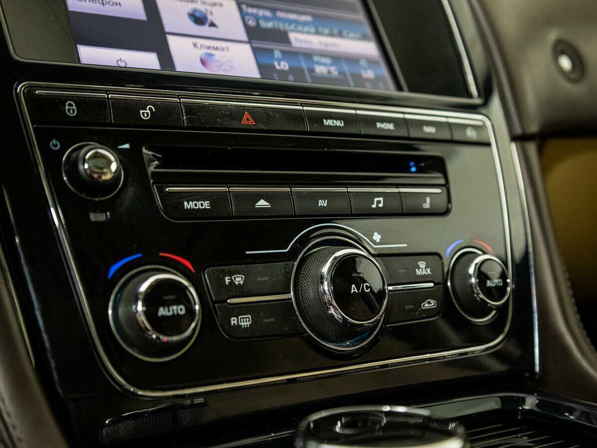 Купить Jaguar XJ с пробегом. Фото: #20
