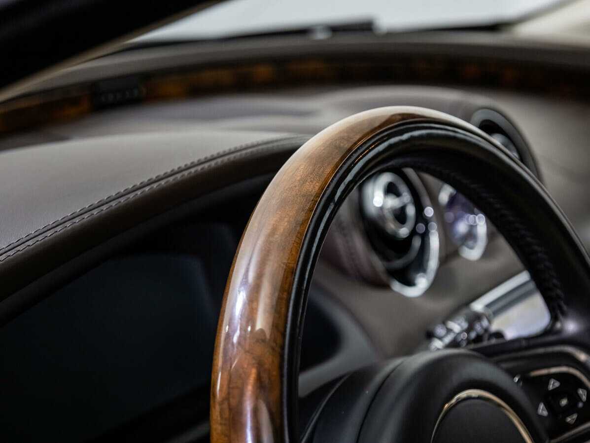 Купить Jaguar XJ с пробегом. Фото: #26