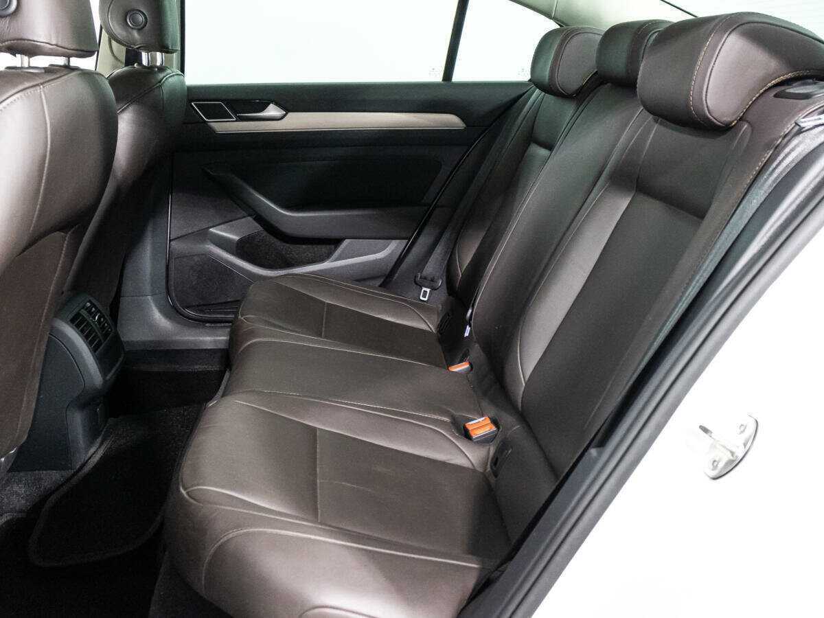 Купить Volkswagen Passat с пробегом. Фото: #9