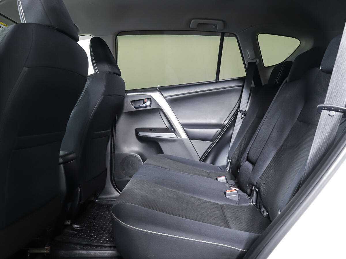 Купить Toyota RAV4 с пробегом. Фото: #7
