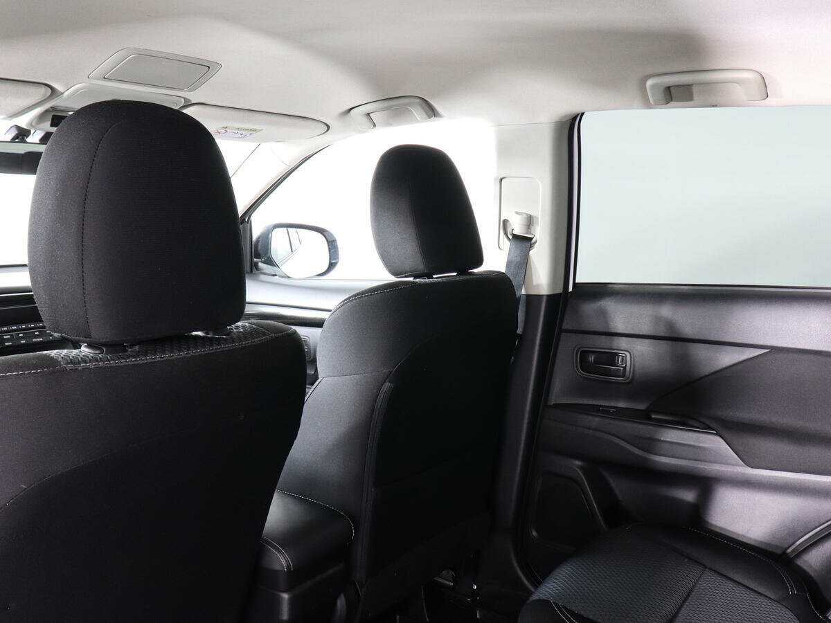 Купить Mitsubishi Outlander с пробегом. Фото: #9