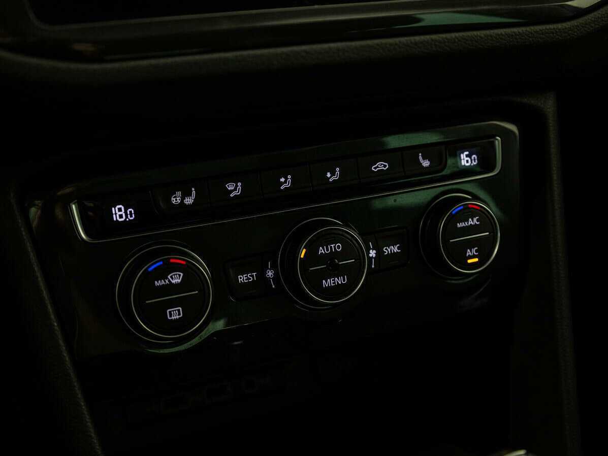 Купить Volkswagen Tiguan с пробегом. Фото: #12