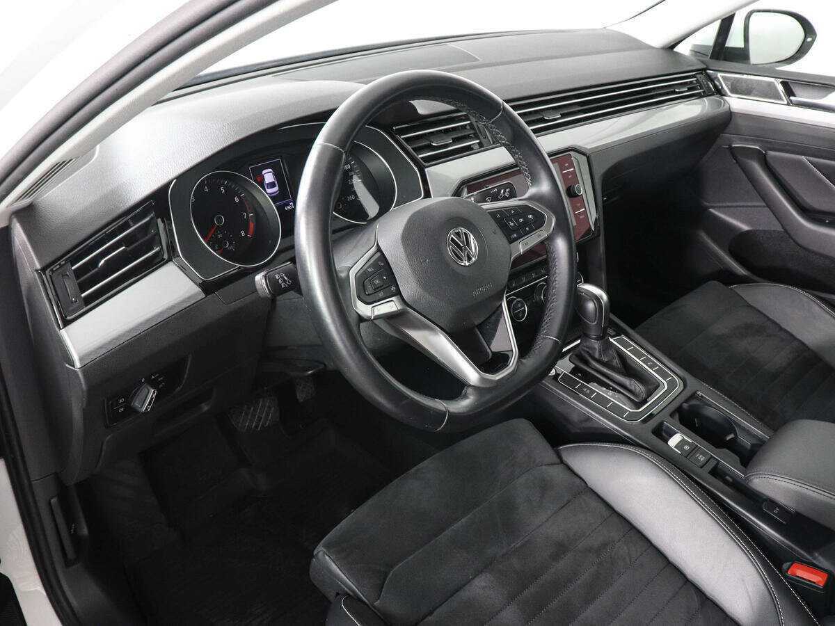 Купить Volkswagen Passat с пробегом. Фото: #8