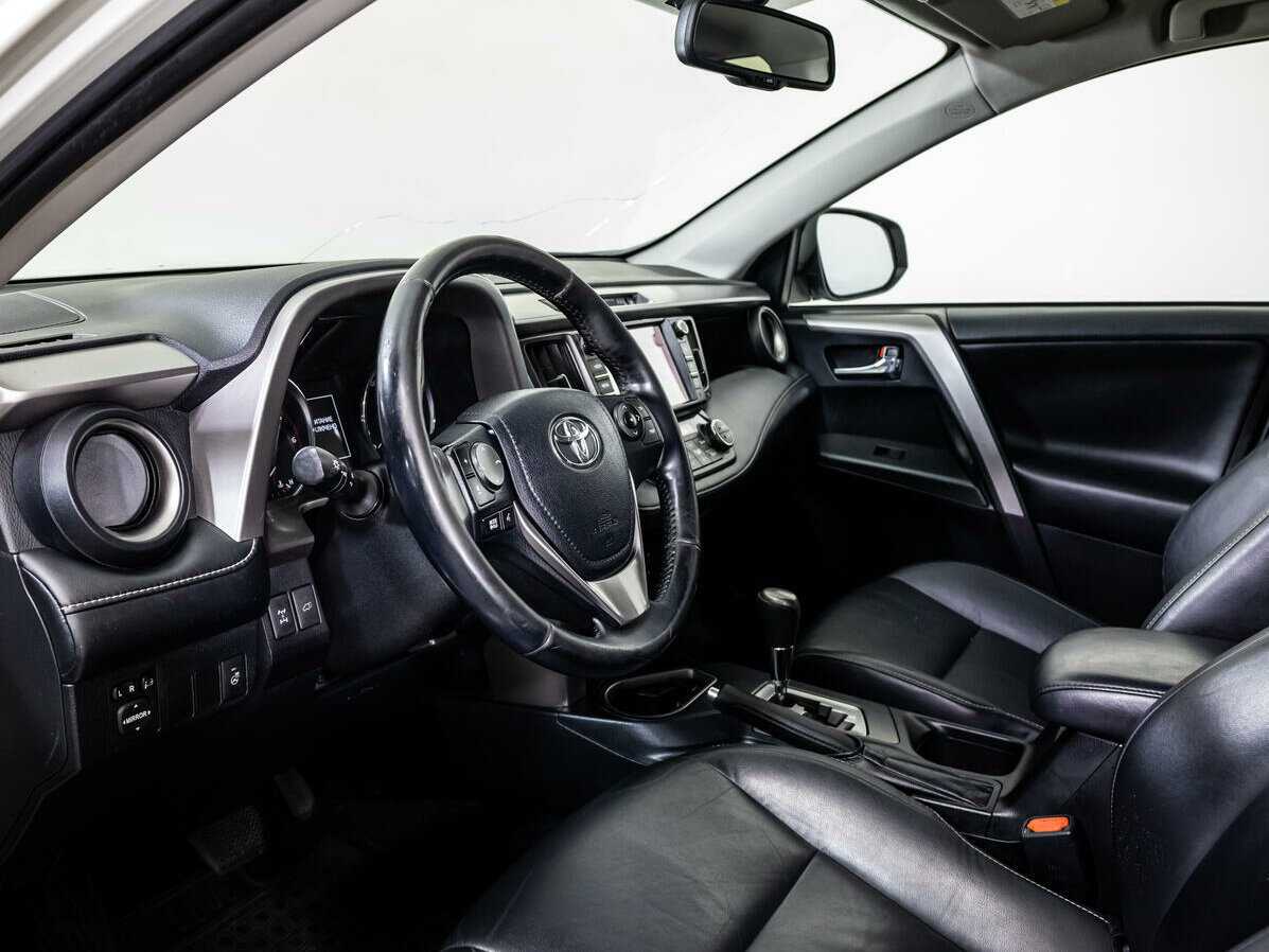 Купить Toyota RAV4 с пробегом. Фото: #8